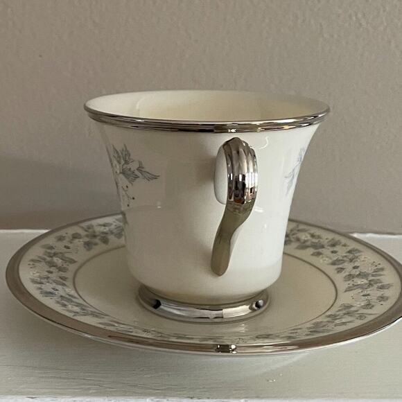 VTG Lenox China "Windsong" Teacup & Saucer, Blue, White, Floral, Silver - Picture 3 of 8
